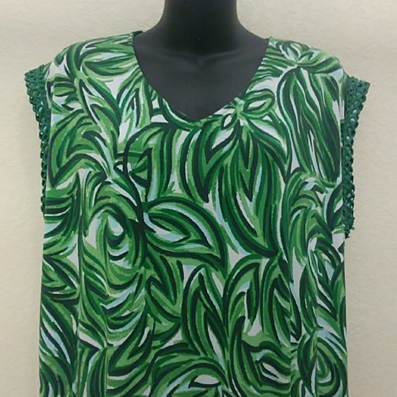 New Directions Petite Sleevless Top with Lace - Picture 3 of 8